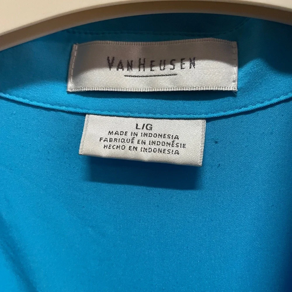 Van Heusen Womens Long Sleeve Button Down Shirt Top w/ Pockets -‎ Blue Large